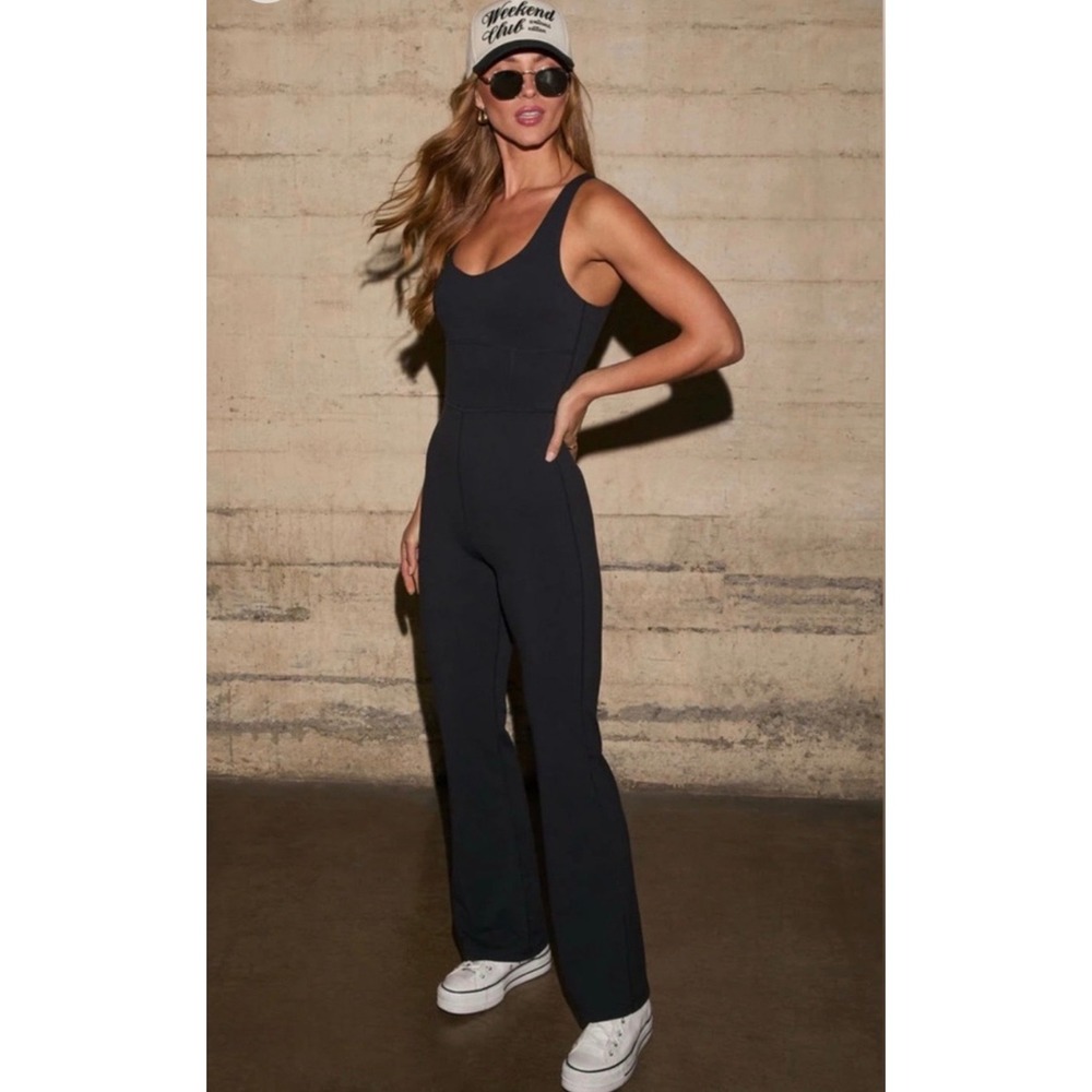 WILO Scoop Neck Flare Rib Active Sleeveless Jumpsuit Black Size Medium NEW